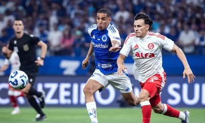 Cruzeiro vence Internacional e se aproxima da liderança