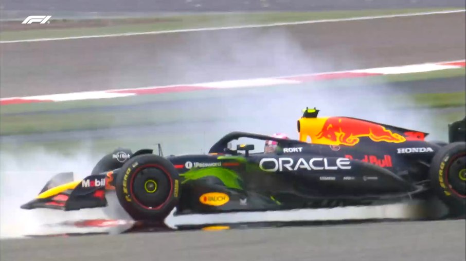 Liam Lawson acabou perdendo o controle e saiu da pista no Bahrein Liam Lawson acabou perdendo o controle e saiu da pista no Bahrein