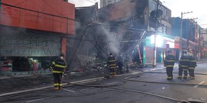  Incêndio destrói lojas em centro comercial no ABC Paulista