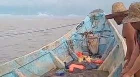 Barco é achado com vários corpos em decomposição