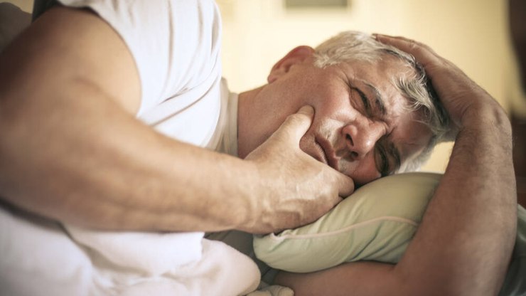 Ansiedade e vida agitada: o impacto silencioso em dentes e boca