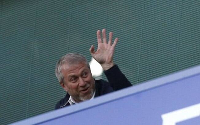 Dono do Chelsea, russo Abramovich deixa o comando do clube