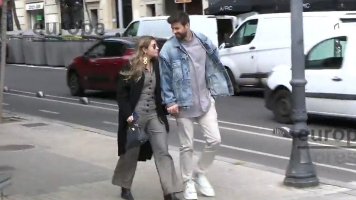 Piqué e Clara Chía são abordados nas ruas de Barcelona