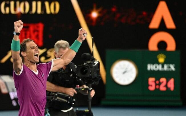 Rafael Nadal faz história em final alucinante no Australian Open e leva fãs em todo o mundo à loucura