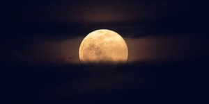 Segunda superlua do ano ilumina o céu nesta semana