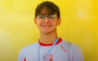 Nadador de 17 anos fica paraplégico ao se chocar com adversário
