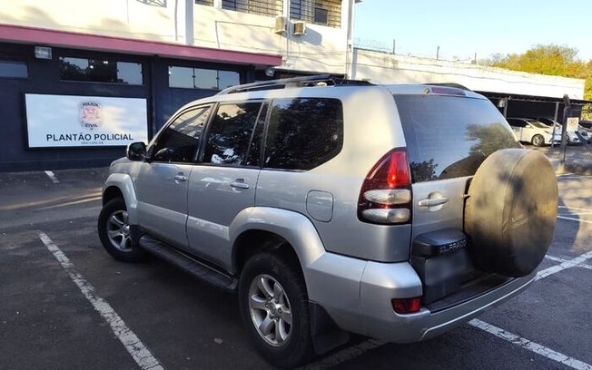 Carro com sinais de adulteração é apreendido pela ROCAM no Jacobucci Carro com sinais de adulteração é apreendido pela ROCAM no Jacobucci