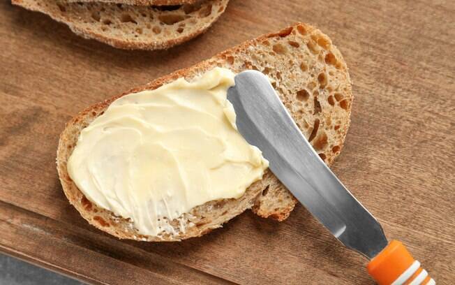 Não abre mão do pãozinho com manteiga? Melhor rever isso