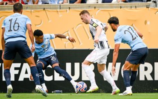 Mundial: ex-Galo faz golaço, City atropela Juve e avança com 100%