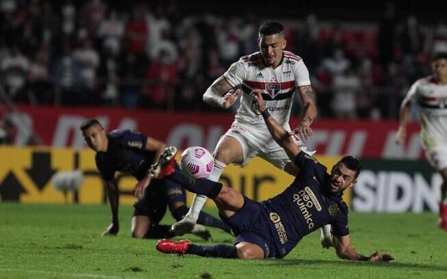 São Paulo segue com preparação para enfrentar o Corinthians