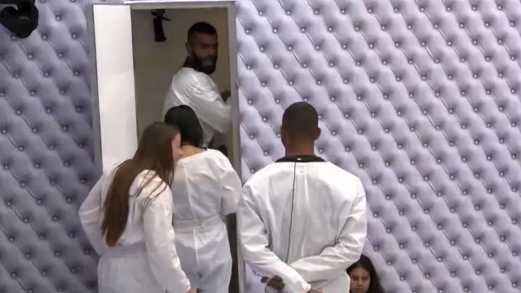 Milena e Sol Vega discutem durante prova do líder