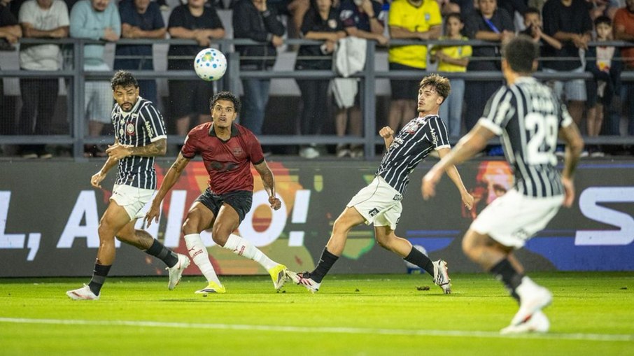 Corinthians venceu o Bragantino por 2 a 0 