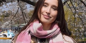 Mulher sente cheiro estranho em hotel e se choca ao ver o motivo