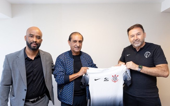 Corinthians anuncia Ramón Diaz como novo técnico Corinthians anuncia Ramón Diaz como novo técnico