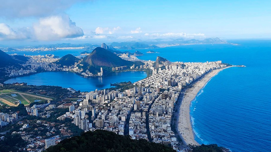 No topo do Morro dos Dois Irmãos é possível avistar as praias do Leblon, Ipanema, parte de Copacabana e Leme