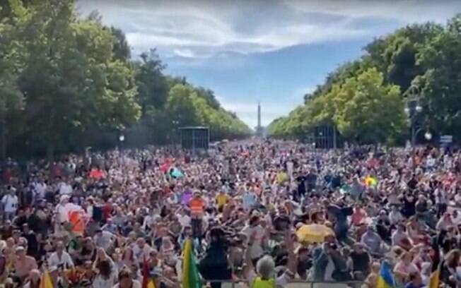 Protesto Alemanha contra medidas de combate ao Covid-19 reúne 10 mil pessoas