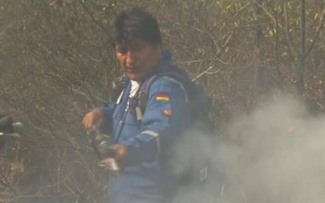 Evo Morales ajudava a combater incêndio florestal