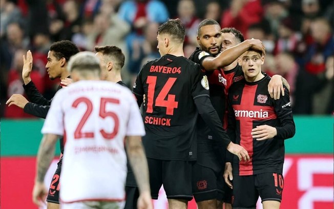 Leverkusen goleou o Fortuna para chegar à decisão