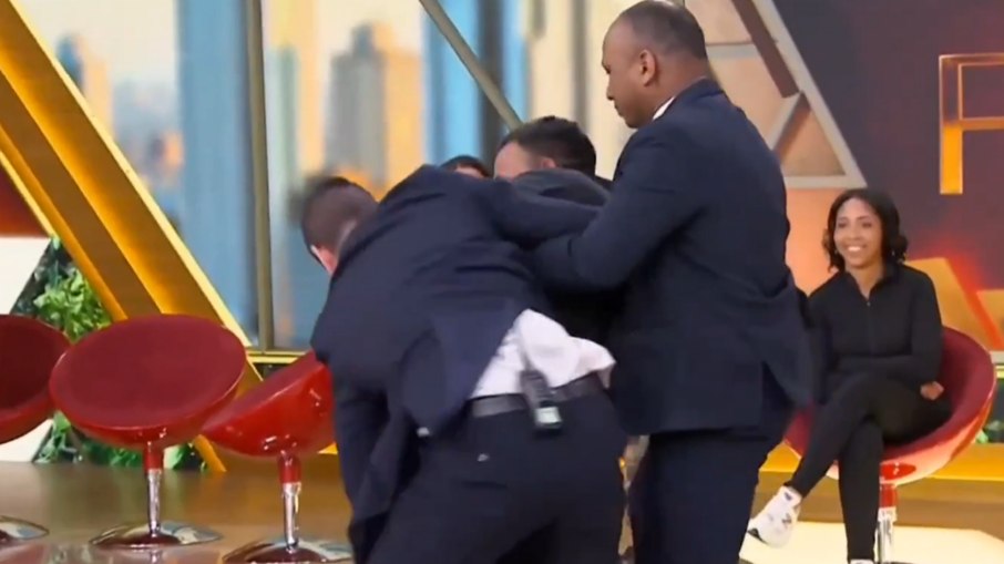 Participante sai do controle no Casos de Família Participante sai do controle no Casos de Família