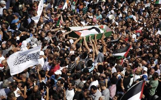 Enterro de jovem palestino assassinado é marcado por confrontos em ...