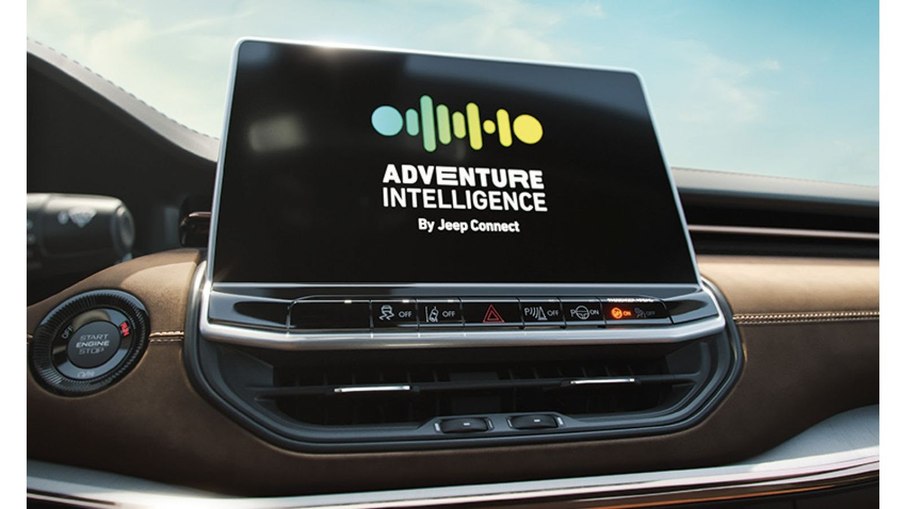 Sistema multimídia da Jeep passa a ter novos pacotes que são gratuitos no primeiro ano de uso do carro