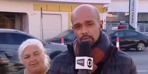 Repórter para ao vivo para ajudar idosa e emociona espectadores