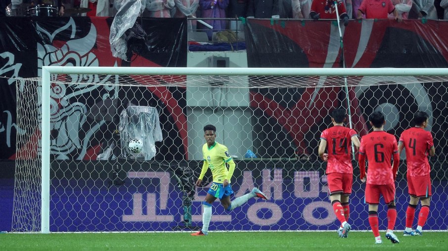 Estêvão marcou aos 12 minutos para abrir o placar do amistoso Estêvão marcou aos 12 minutos para abrir o placar do amistoso