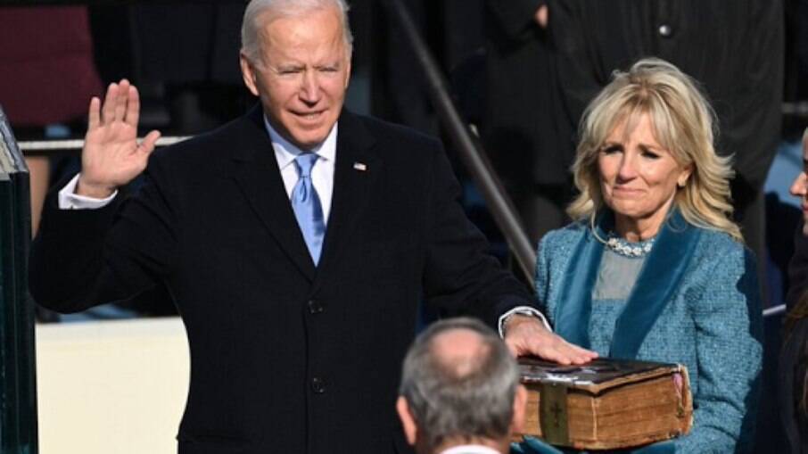 Joe Biden assume, aos 78 anos, o cargo de presidente dos Estados Unidos