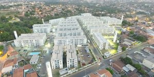 Bebê é encontrado em caixa de papelão em lixeira de condomínio