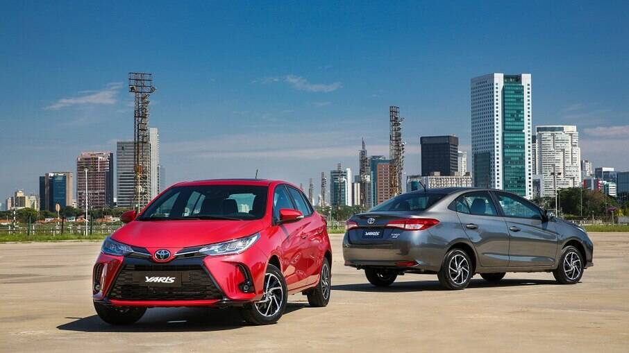 Toyota Yaris Hatch e Sedan ressurgem em 2022 com mais itens de segurança e mudanças discretas no visual