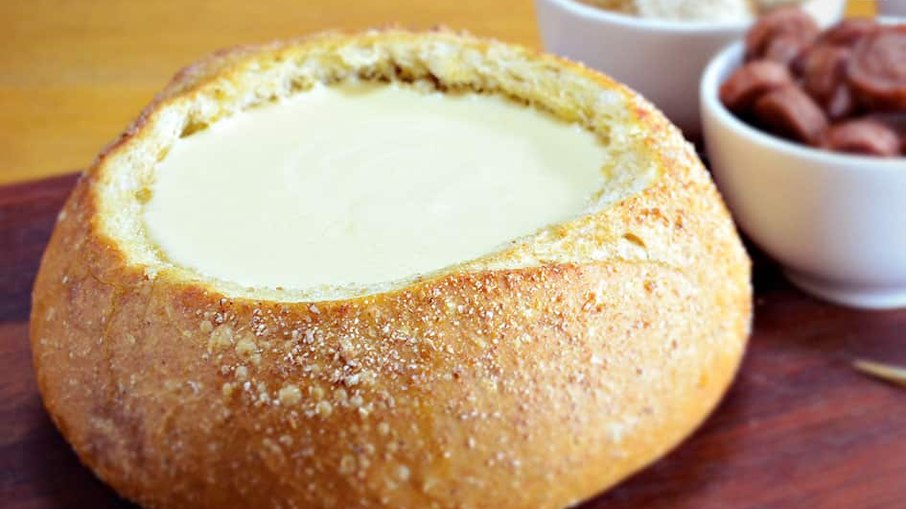 Receita de fondue de queijo no pão italiano