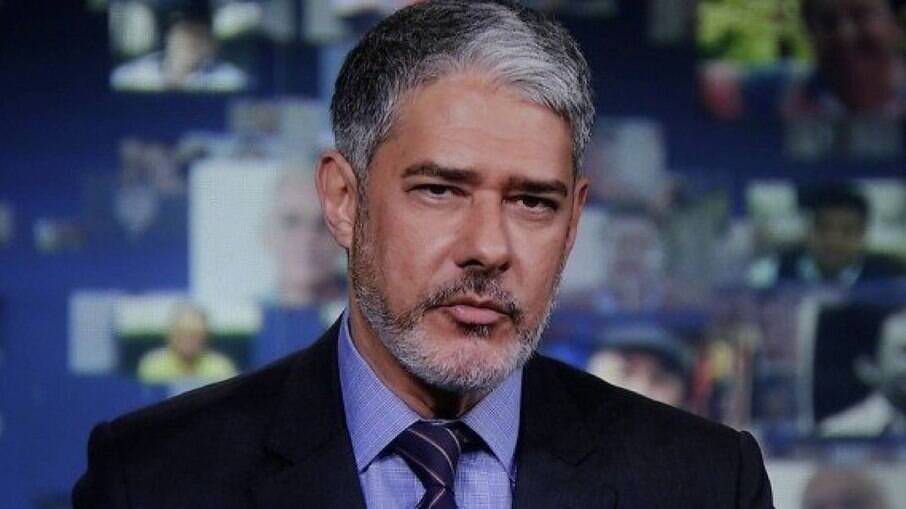 William Bonner na bancada do Jornal Nacional; Globo corta mais de 150 jornalistas