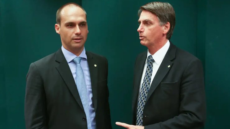Bolsonaro confessa ter enviado R$ 2 milhões para Eduardo nos EUA
