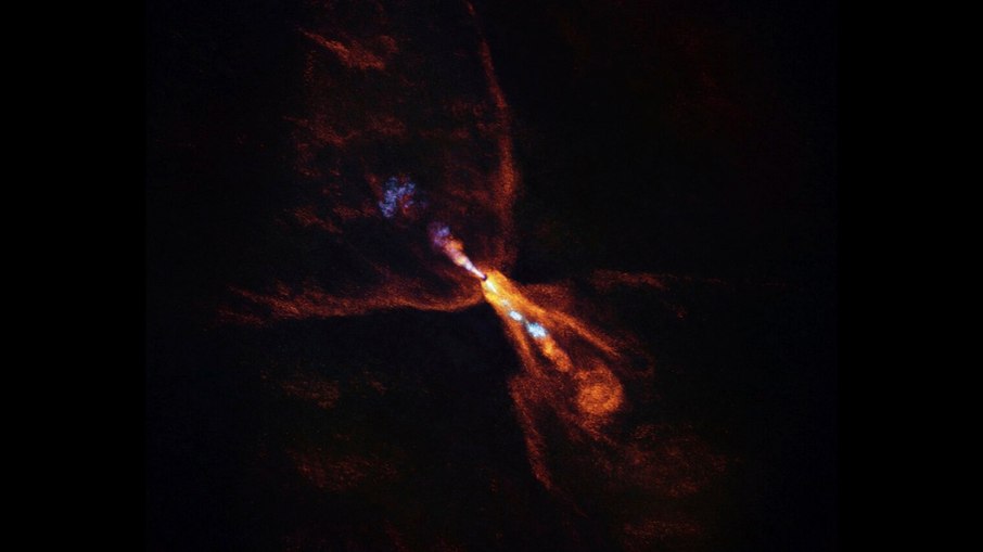 Poeira cósmica ao redor da estrela jovem HOPS-315, em que foram observados o surgimento de planetas