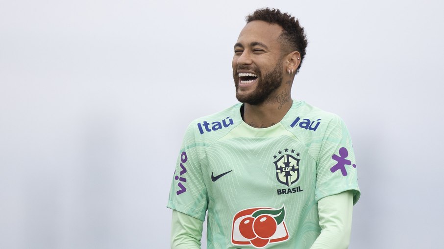 Neymar deu um susto durante os treinamentos da seleção brasileira