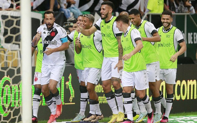 O vovô tá on de amor ao Vasco! Nenê faz golaço e se declara ao clube