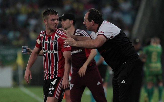 'Me chamou de filho da p...', diz Rogério Ceni sobre incidente com torcedor do São Paulo