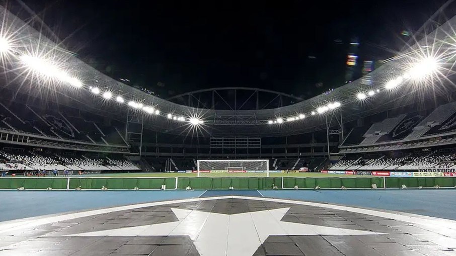 Nilton Santos, casa do Botafogo, utiliza o gramado sintético