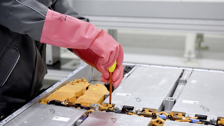 BYD produz as próprias baterias para seus modelos elétricos ao contrário de algumas fabricantes rivais 