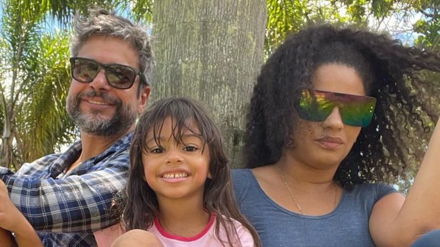 Juliana Alves anuncia fim do casamento com Arnani Nunes