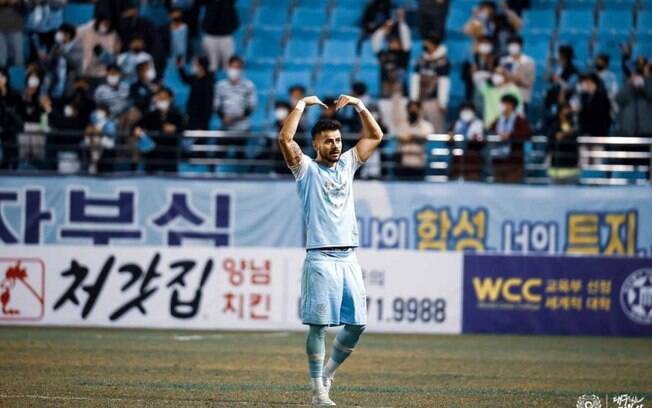 Cesinha completa seis anos atuando pelo Daegu FC, da Coréia do Sul