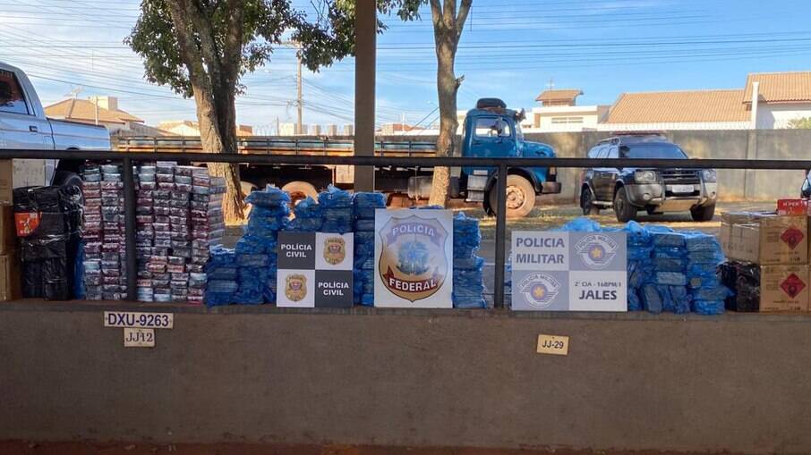 Carga ilegal de tabaco é apreendida pela PF Carga ilegal de tabaco é apreendida pela PF