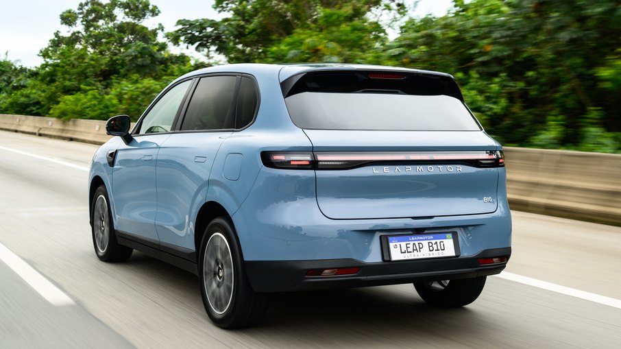 B10 REEV tem autonomia elétrica de 68 km pelo Inmetro; alcance combinado divulgado é de 900 km pelo ciclo WLTP.