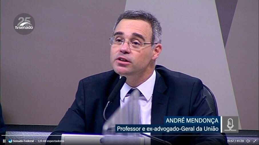 André Mendonça diz que democracia no Brasil veio sem 'derramamento de sangue'