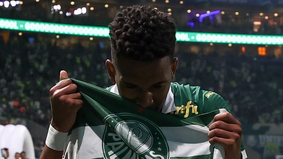 Estêvão ainda busca seu primeiro gol em clássicos Estêvão ainda busca seu primeiro gol em clássicos