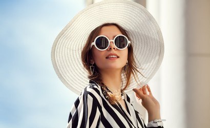 10 cuidados com o cabelo para um dia na praia ou na piscina