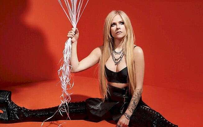 Avril Lavigne revela que gravou dois novos álbuns