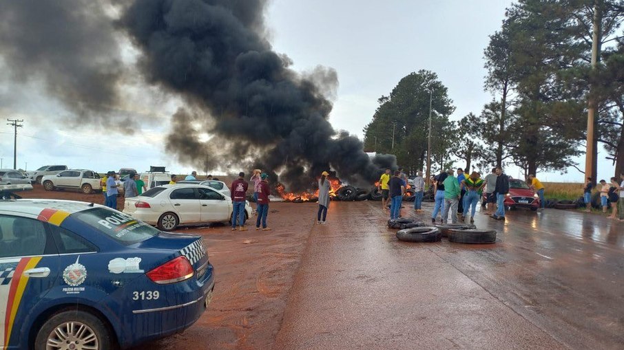 Apoiadores de Bolsonaro fecharam rodovias em várias partes do país