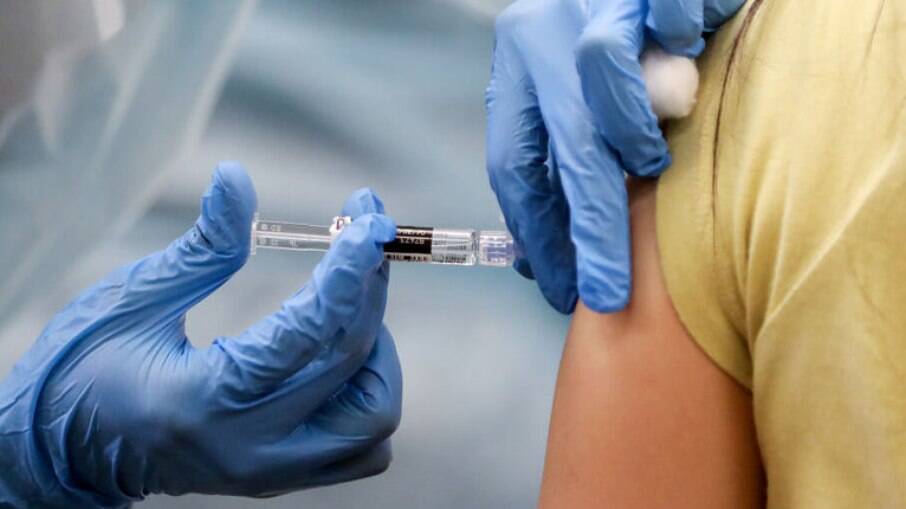Covid-19: Entenda as mudanças na vacinação, com redução do intervalo e 3ª dose