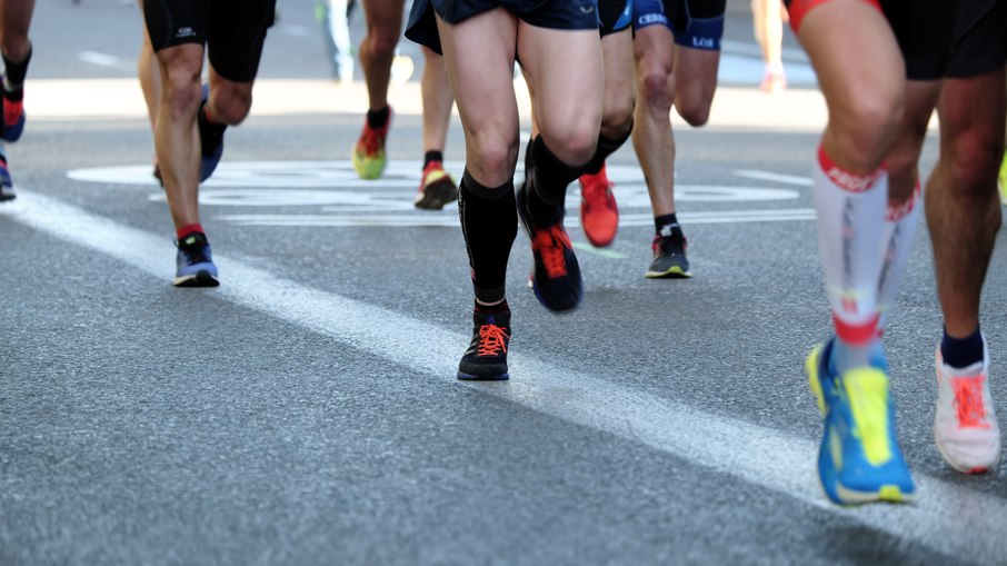 A maratona e meia maratona do Brooklyn de Nova York em abril também apresentou uma categoria para atletas não binários